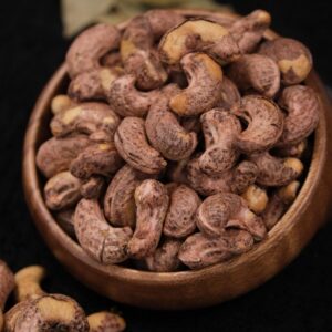 cashews with skin (cashews with shell)